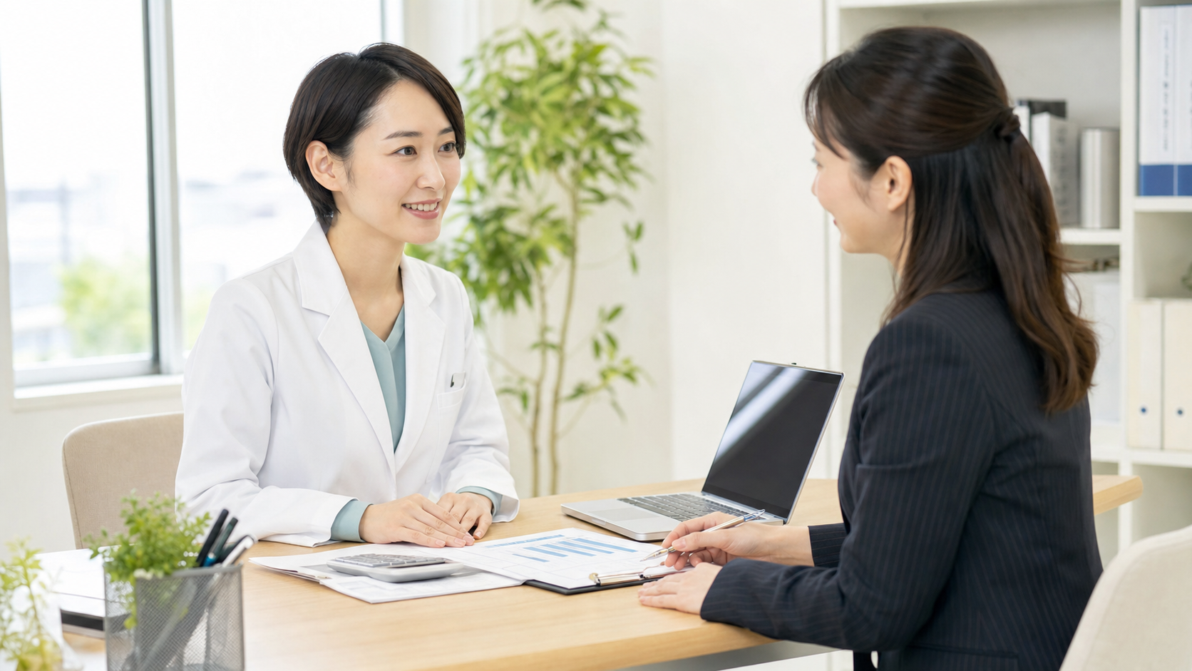 薬剤師が転職エージェントと給与条件を相談している写真風画像